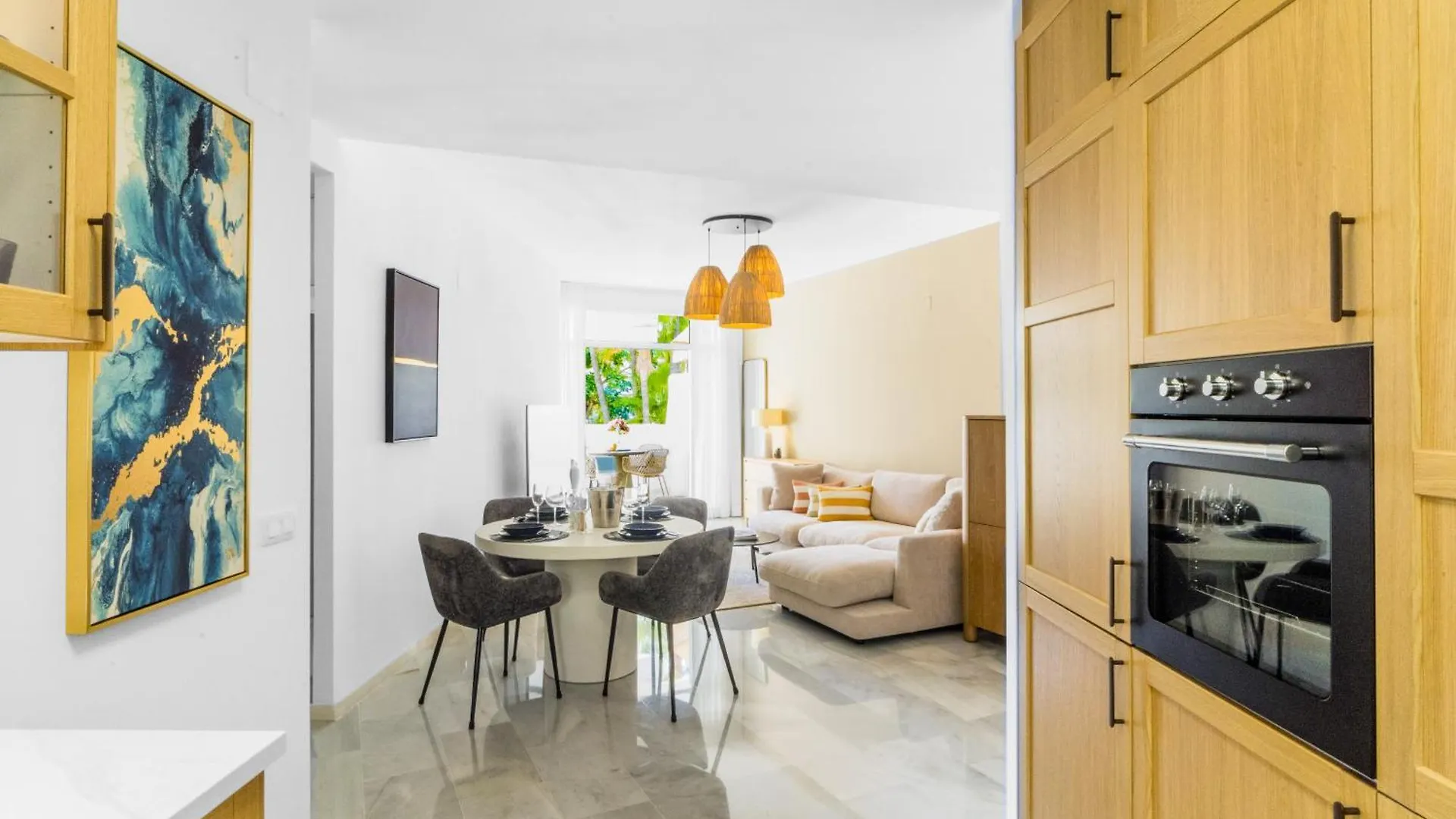 Marbella Real - Newly Reformed Apartment