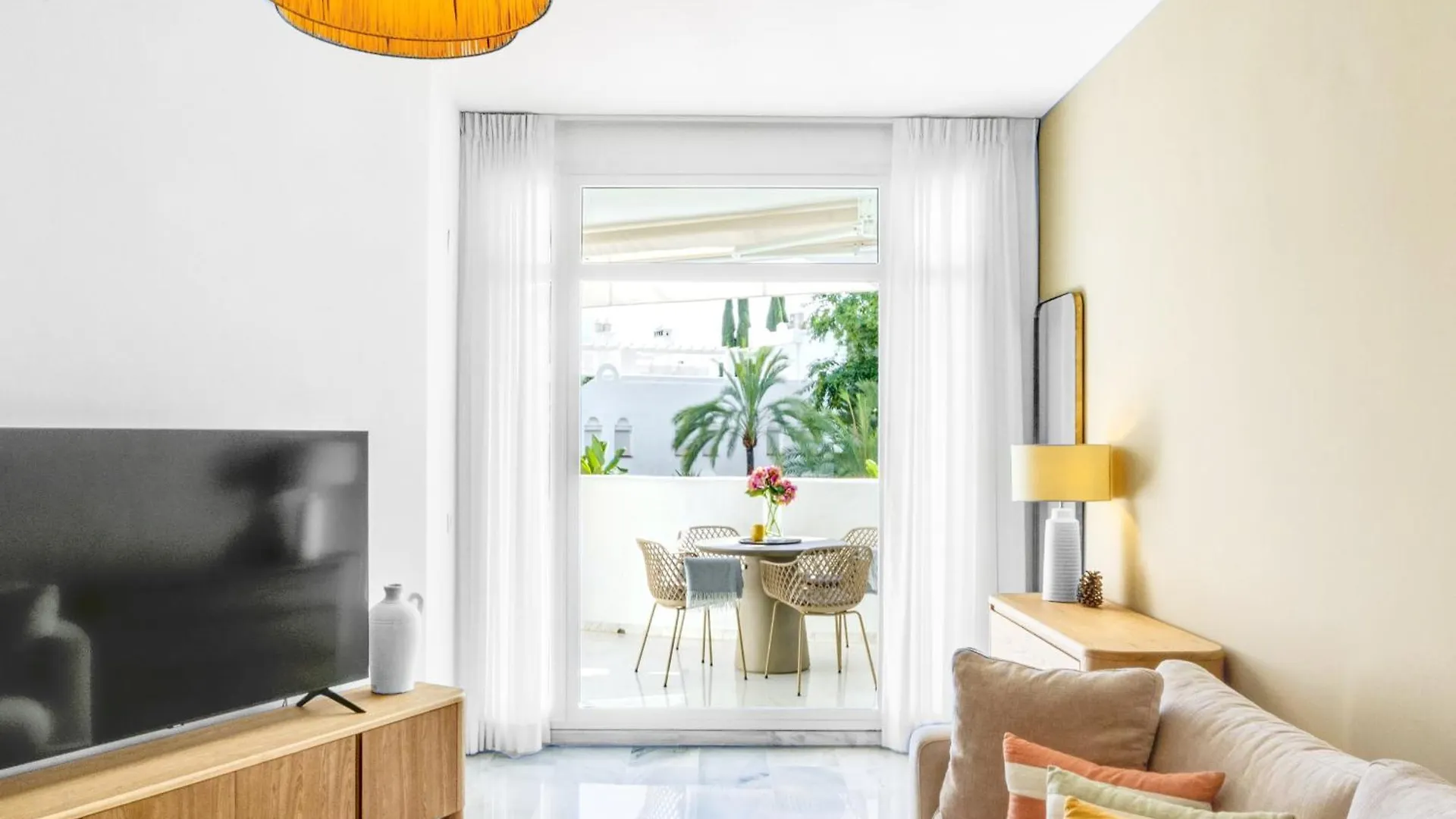 Marbella Real - Newly Reformed Apartment 0*,