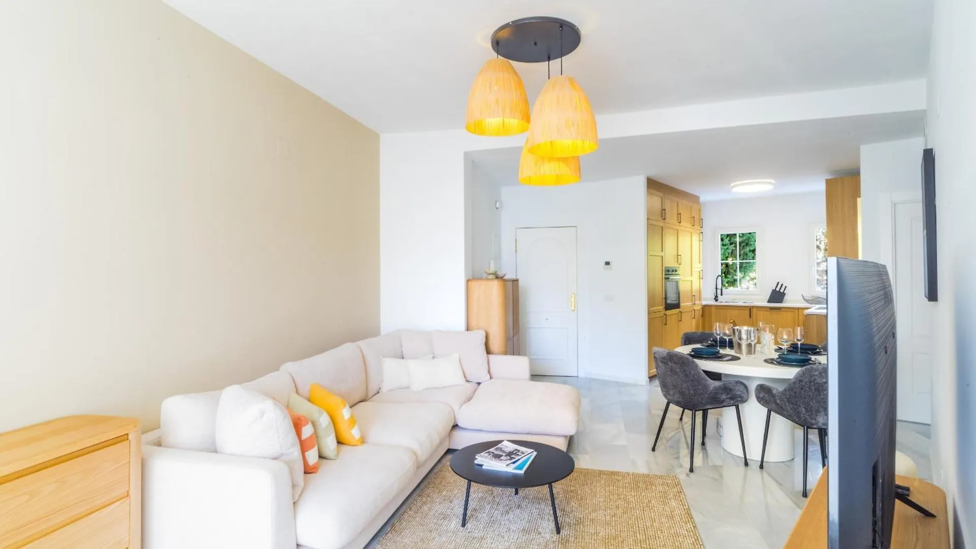 Marbella Real - Newly Reformed Apartment